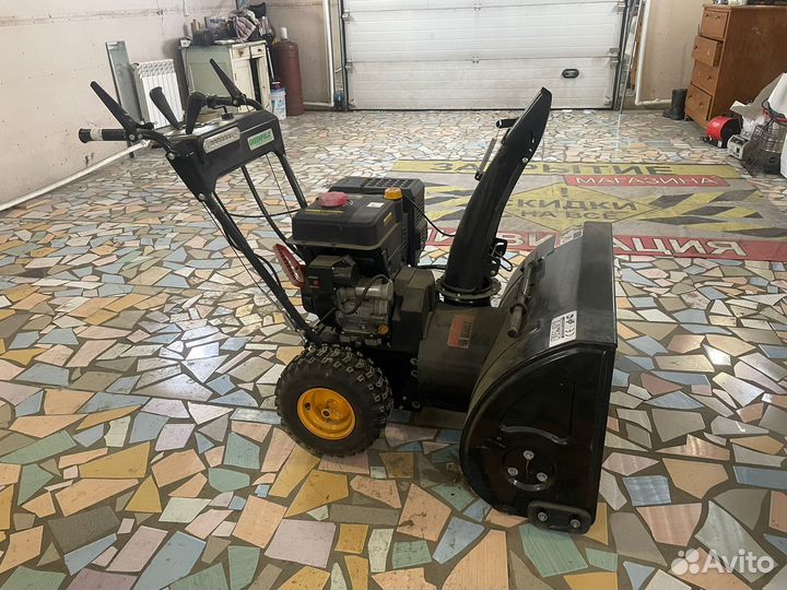 Снегоуборщик бензиновый