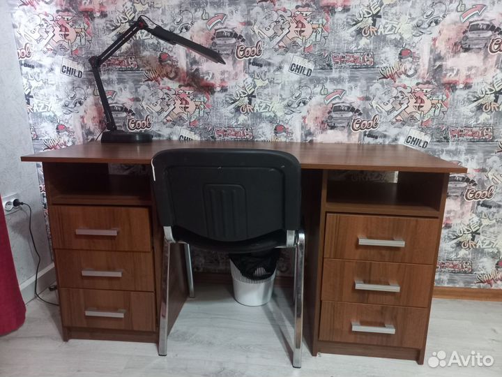 Письменный стол