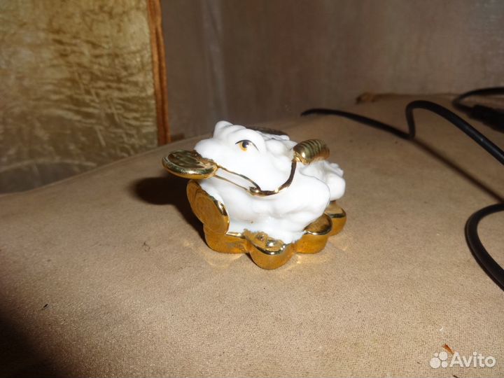 Статуэтка лягушка