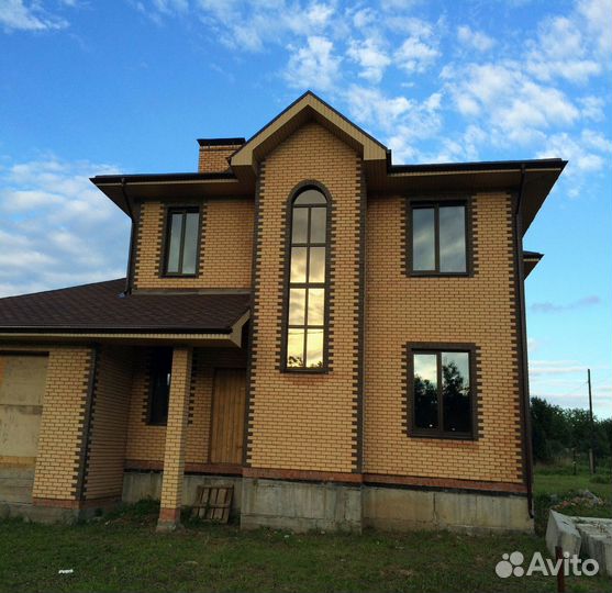 Входная панорамная группа дверь и остекленный вход