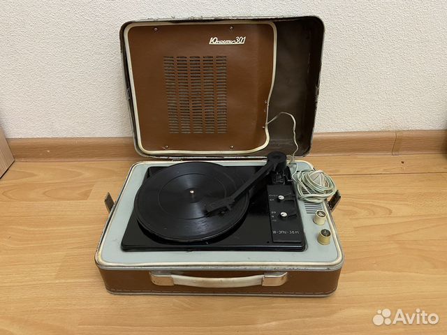 Проигрыватель виниловых пластинок
