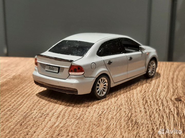 Volkswagen Polo модель 1:36