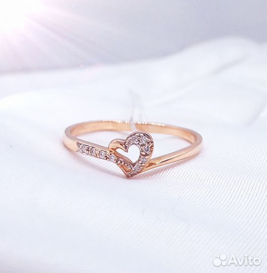 Золотое кольцо с камнем 18,5р