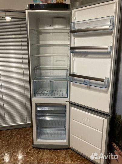 Холодильник AEG