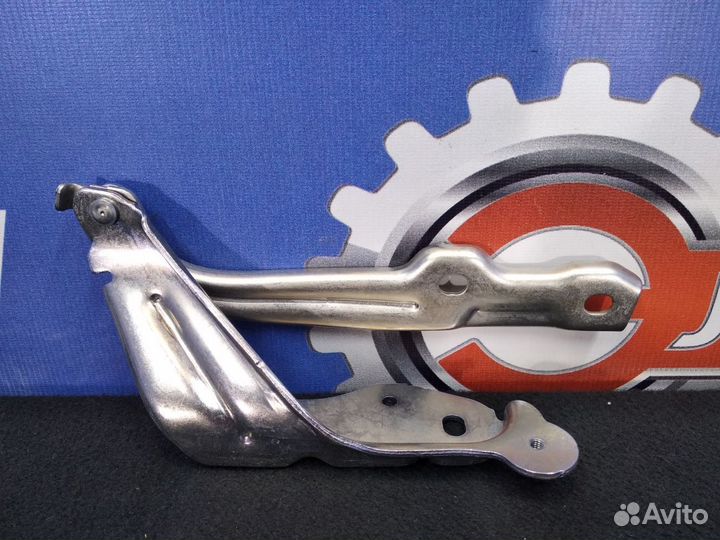 Петля капота правая Skoda Octavia 3 А7 2013 новое