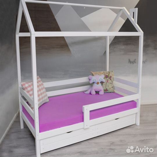 Кроватка из натурального дерева высокий борт домик