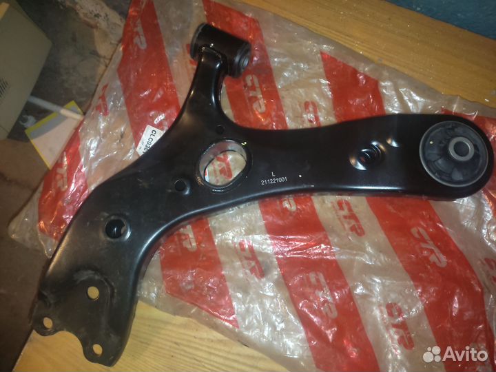 Новый рычаг подвески Toyota Corolla 150