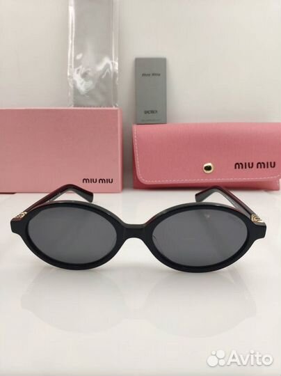 Солнцезащитные очки Miu Miu Regard