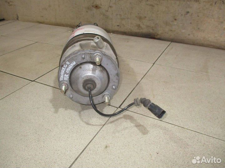 Амортизатор передний правый VW Touareg 2 (7P)