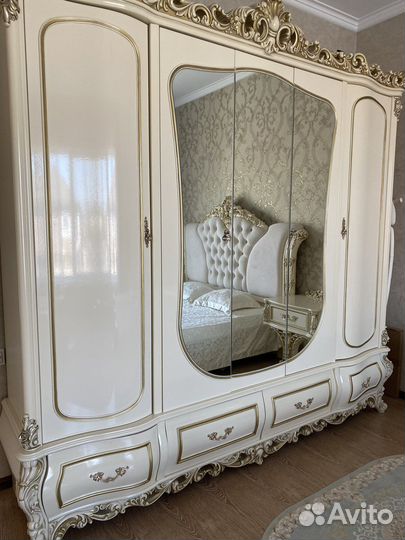 Спальный гарнитур