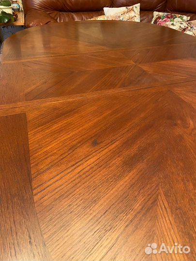 Стол обеденный