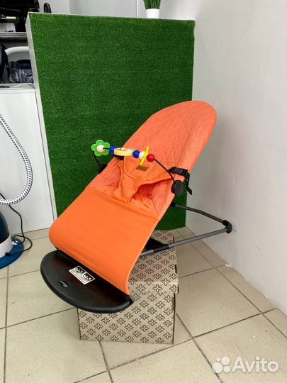 Шезлонг детский Luxmom оранжевый