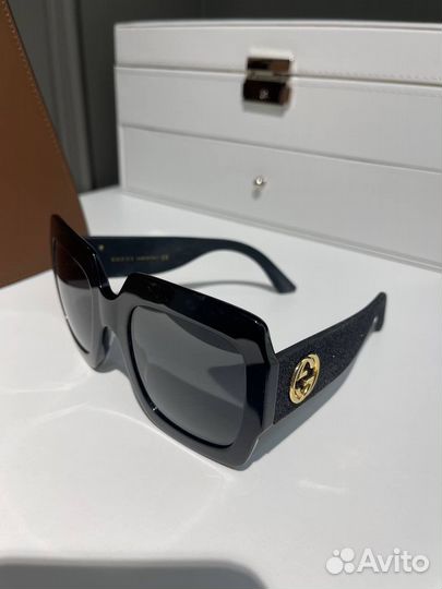Солнцезащитные очки gucci