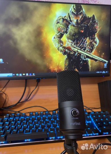 Студийный микрофон