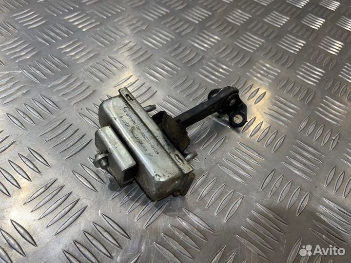 Ограничитель двери передний левый Ford Transit 2.4