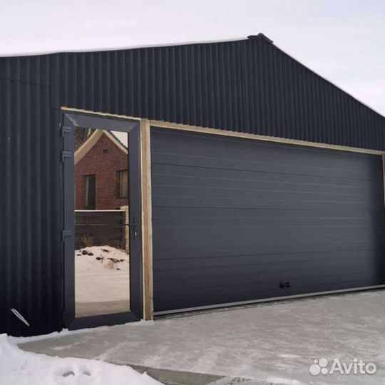 Монтаж секционных ворот рольставней