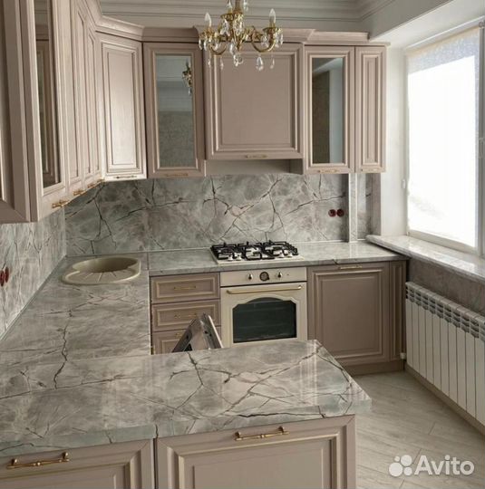 Кухня угловая с островком