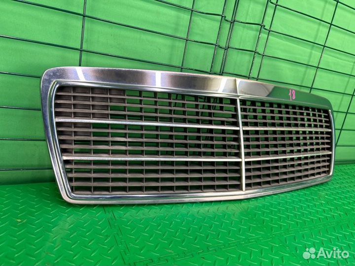 Решетка радиатора Mercedes-Benz E W210 M111.970