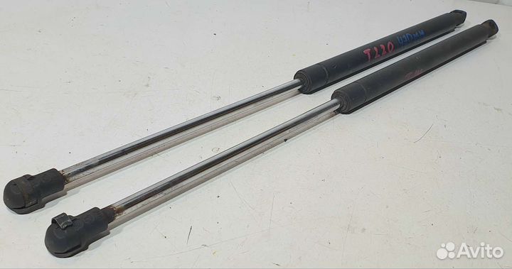 Упоры багажника Toyota Avensis T220 универсал