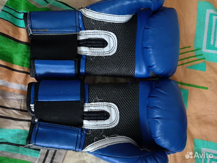 Боксерские перчатки 10 oz everlast