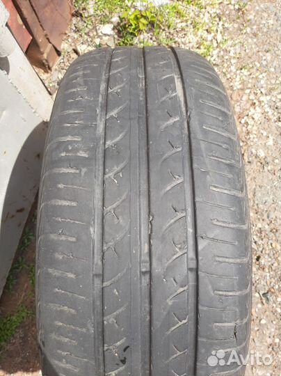 Yokohama BluEarth AE01 215/60 R16 99H