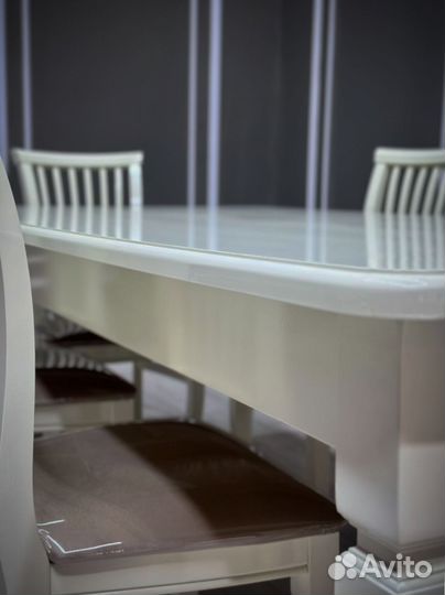 Стул / В наличии стулья