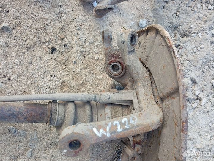 Поворотный кулак задний правый Mercedes-Benz w220