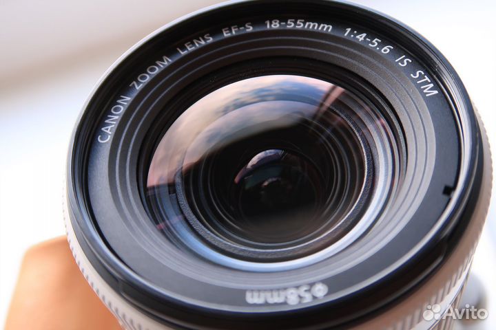 Фотоаппарат Canon 200d (пробег 4200) +18-55 IS STM