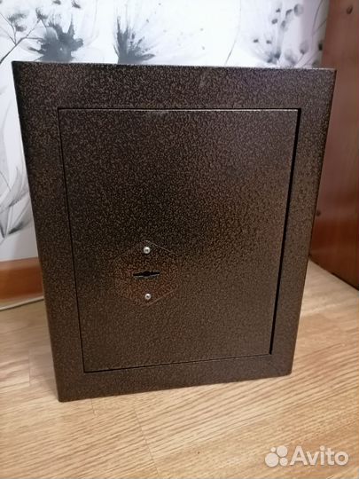 Сейф металлический