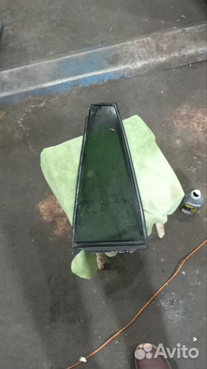 Форточка задняя левая