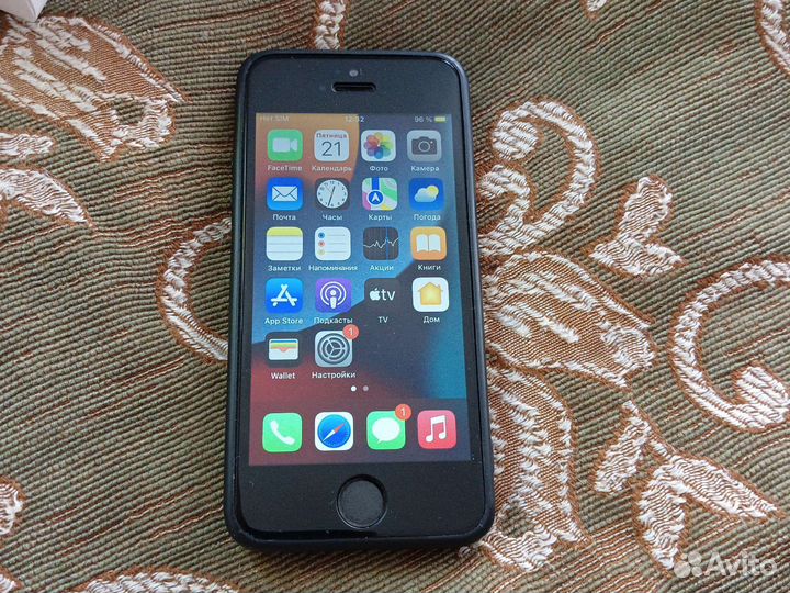 Телефон iPhone 5se 128гб