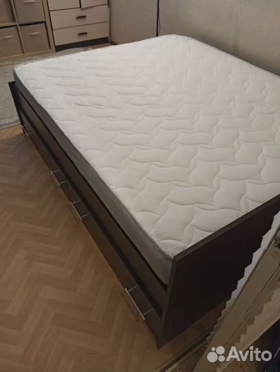 Кровать двуспальная с ящиками