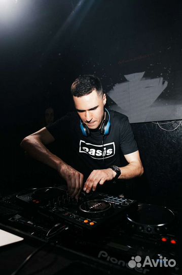 Диджей / DJ со своим оборудованием