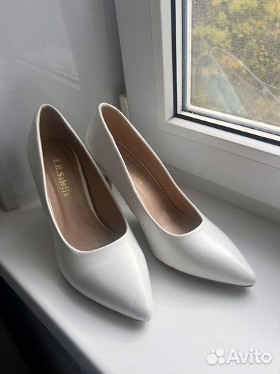 Туфли женские 37 размер белые