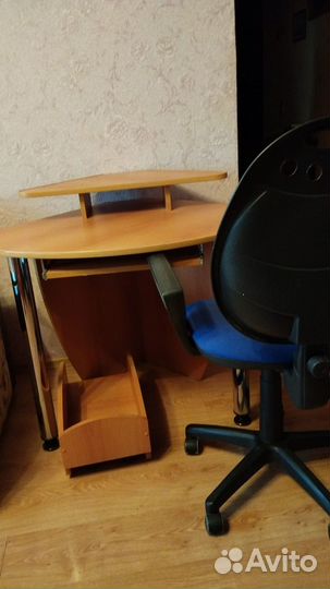 Компьютерный стол и стул