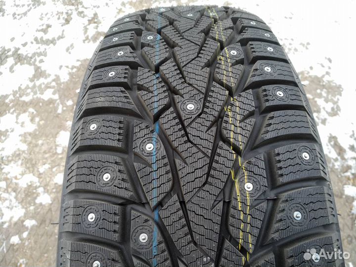 Zmax Winternova Stud III 215/60 R17 100T