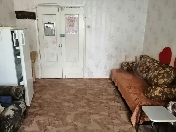 Доля в 3-к. квартире, 70 м², 1/9 эт.