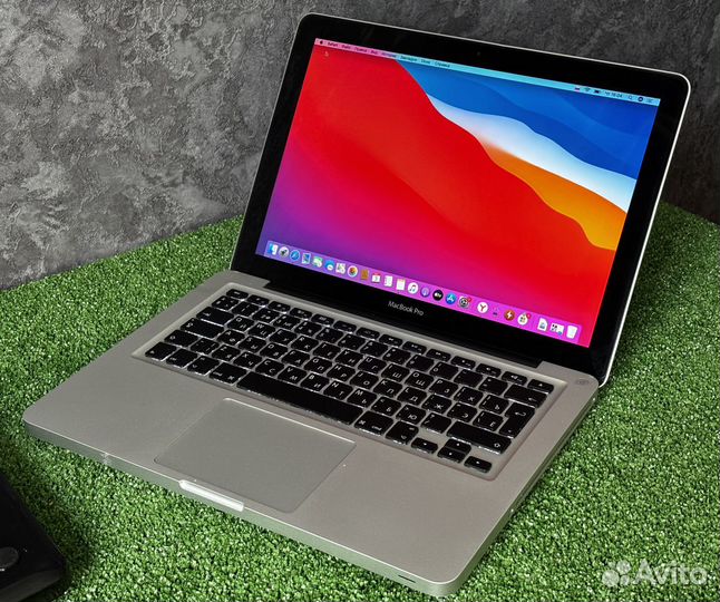 Мощный ноутбук Apple MacBook Pro 13 Core i5 8/256