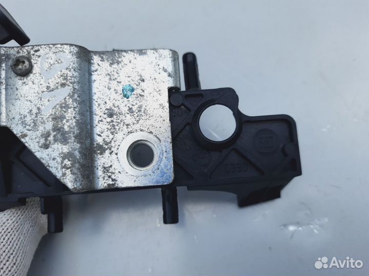 Кронштейн задней левой ручки Fiat Punto 3