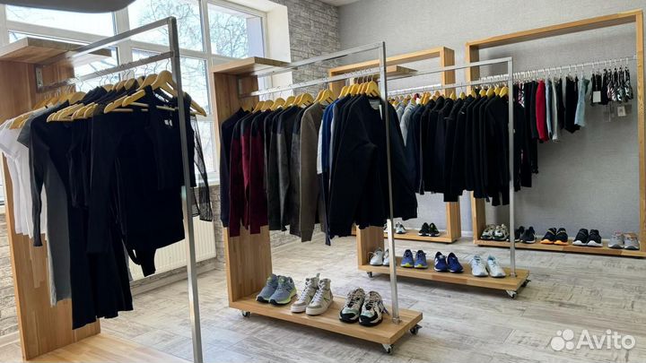 Шоурум дорогой брендовой одежды (Lacoste, Coach.)