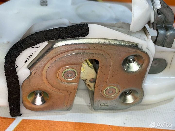 Замок двери передней правой Mazda CX-9