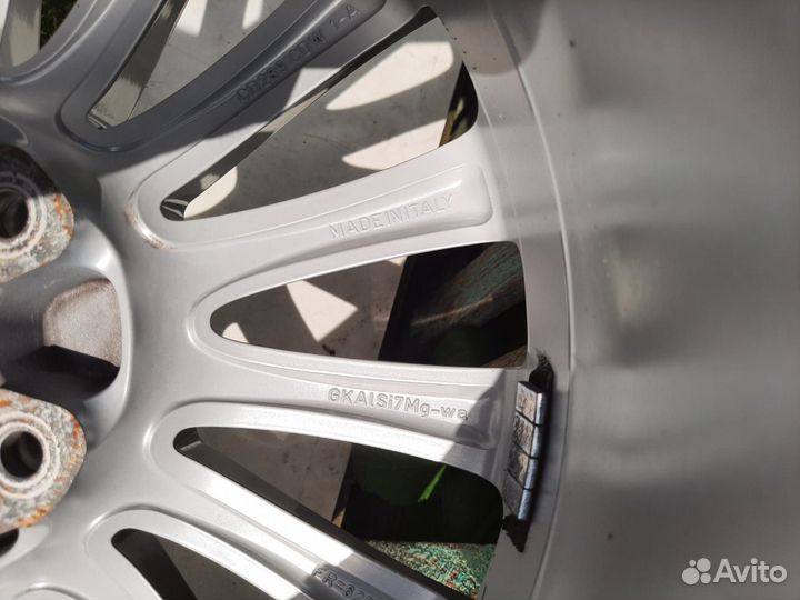 Один оригинальный диск R19 porsche