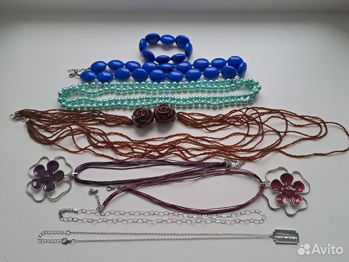 Бижутерия, бусы, цепочки