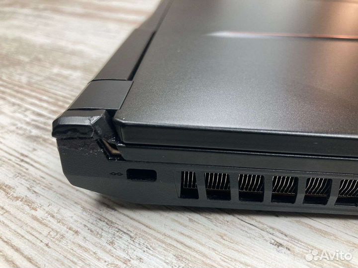 Игровой ноутбук msi 17.3 250ghz/i7/RTX 2070