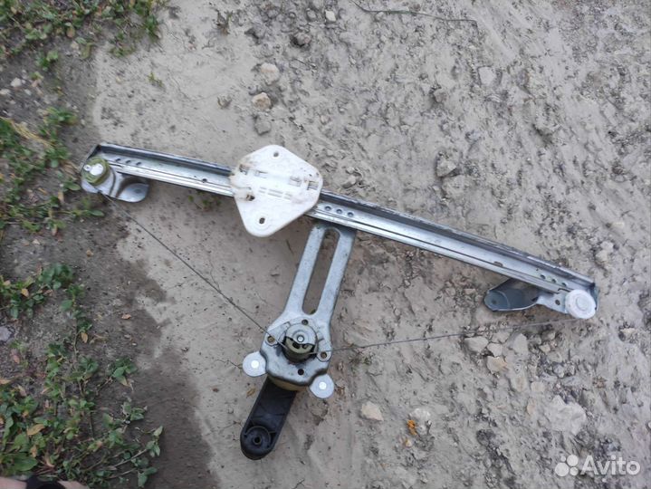 Стеклоподъемник передний правый Renault Logan