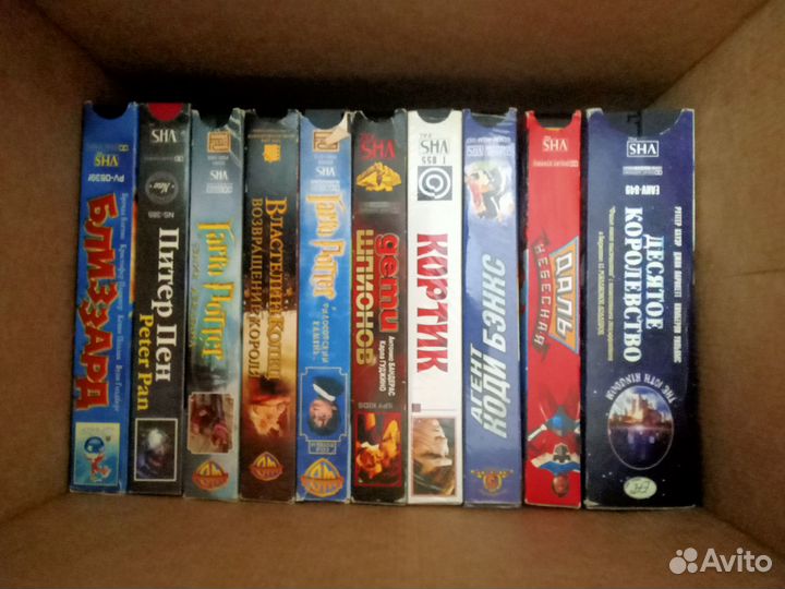 Видеокассеты с мультфильмами и фильмами