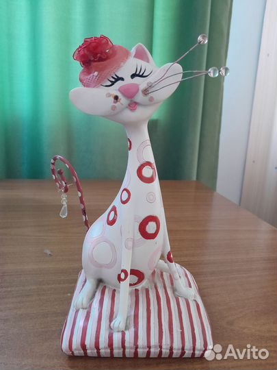 Голландские статуэтки кошки на подушке