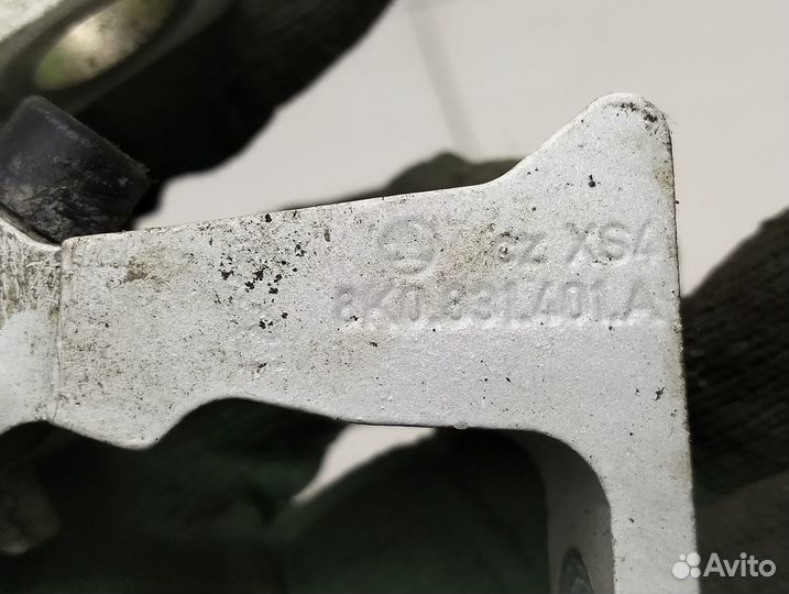 Петля двери передней Skoda Yeti