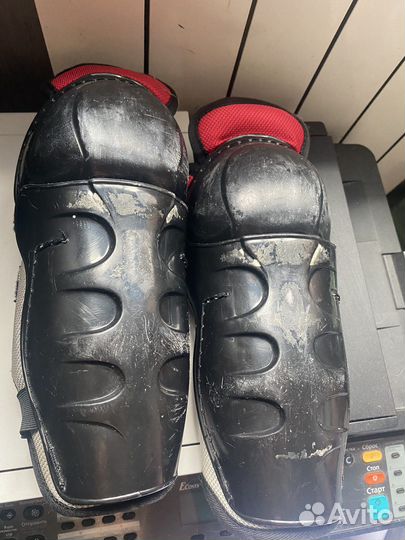 Хоккейные наколенники детские