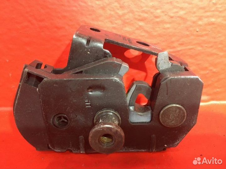 Замок двери багажника левый Volvo Xc90 1 D5244T4